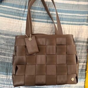 Harvey's seatbelt purse